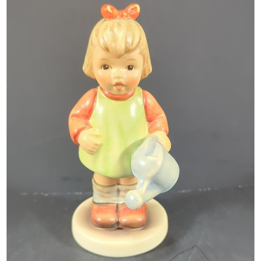 Goebel Hummel "Nature's Gift" Figurine 1997/98 Club Edition Girl Watering Can